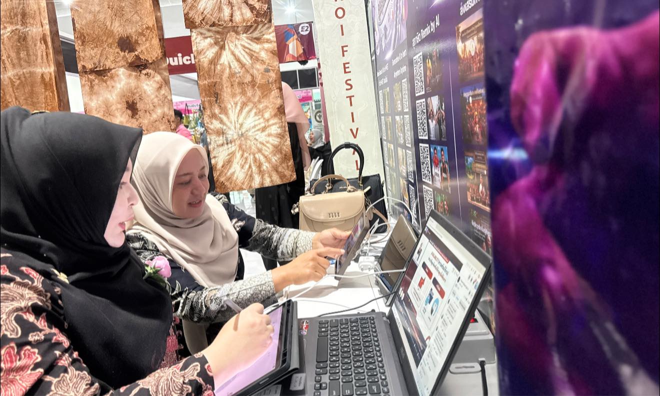 สกร.ระดับอำเภอไม้แก่น เข้ารับการอบรมผ่านระบบประชุม  ZOOM  Meeting  และสื่อสังคมออนไลน์  Facebook  และ  YouTube