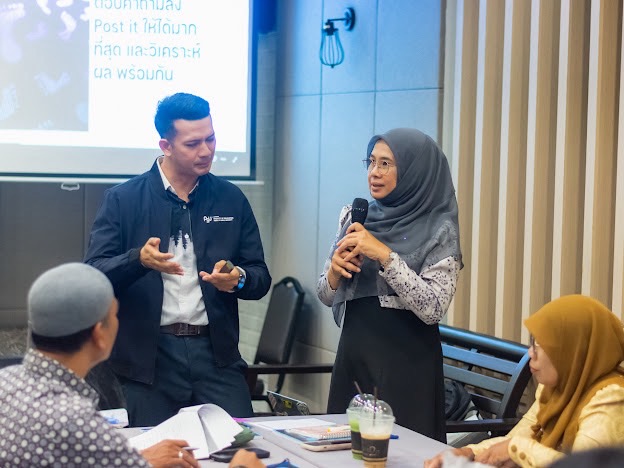 บุคลากร สกร.ระดับอำเภอสายบุรี เข้าร่วมอบรมเชิงปฏิบัติการ หลักสูตรจัดกิจกรรมการเรียนรู้"ความมั่นคงปลอดภัยไซเบอร์" เพื่อยกระดับทักษะ สร้างความตระหนักรู้ และเตรียมพร้อมรับมือกับภัยคุกคามทางดิจิทัลให้ก้าวทันโลก