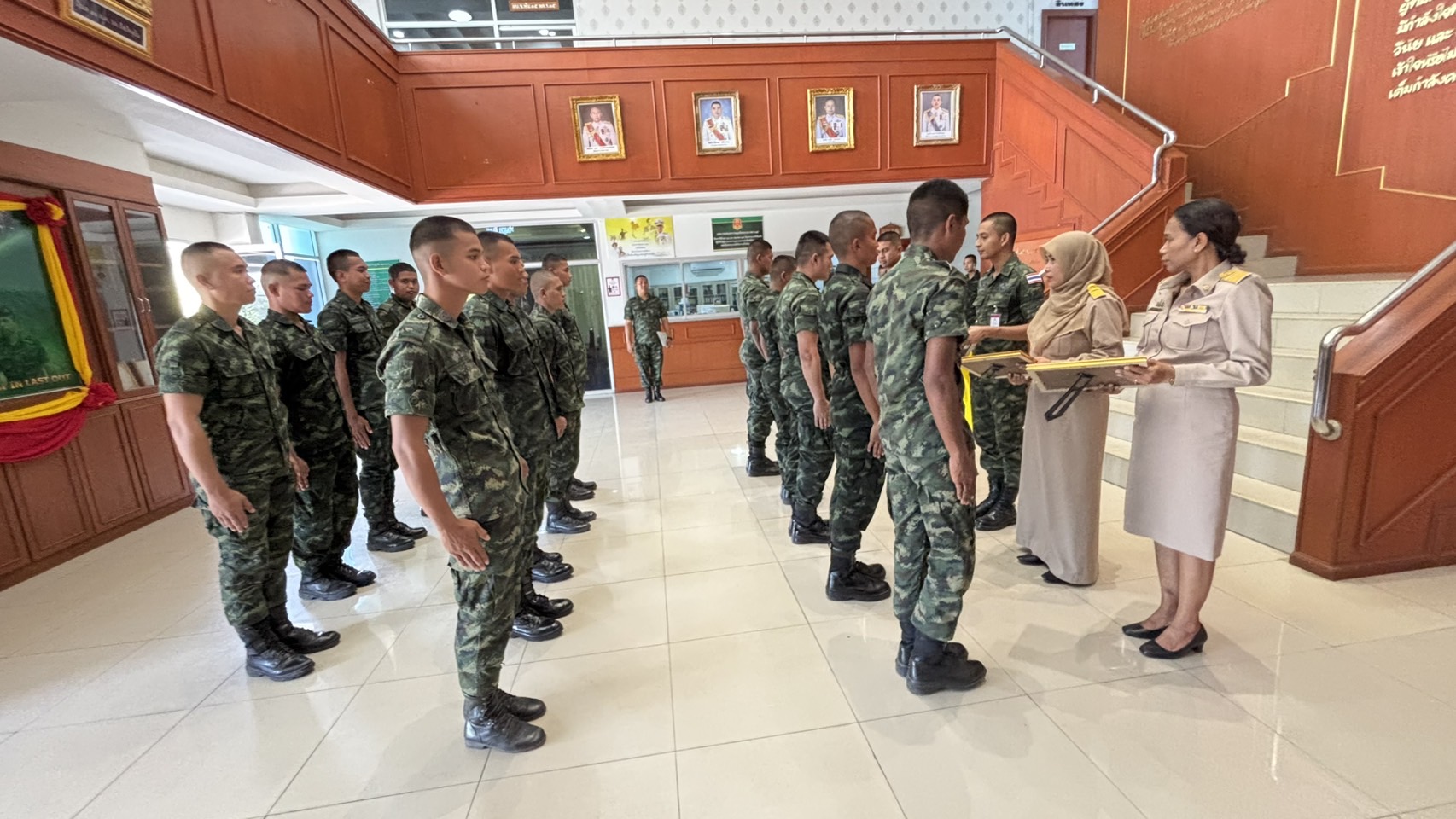 สกร.ระดับอำเภอหนองจิก ร่วมยินดีทหารกล้า มอบวุฒิบัตรผู้สำเร็จการศึกษา เสริมความรู้คู่คุณธรรม