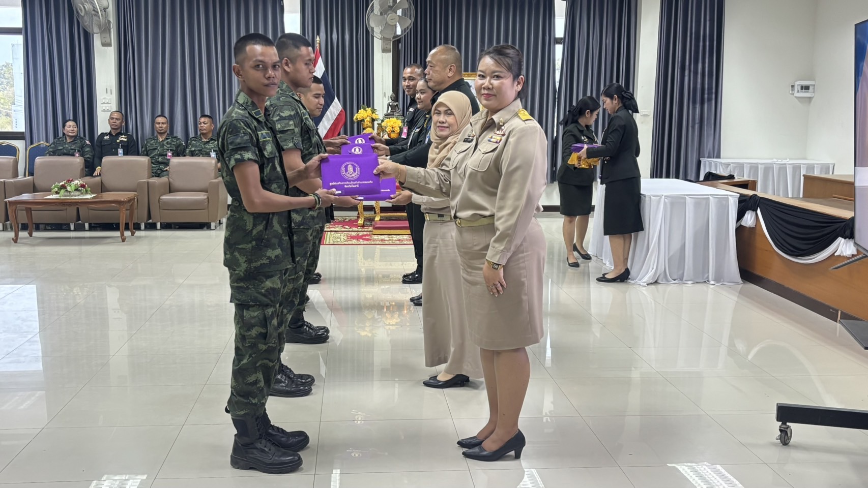 สกร.ระดับอำเภอหนองจิก ร่วมพิธีปัจฉิมนิเทศและมอบวุฒิบัตรทหารกองประจำการ "การศึกษาคือประตูสู่ความสำเร็จ"