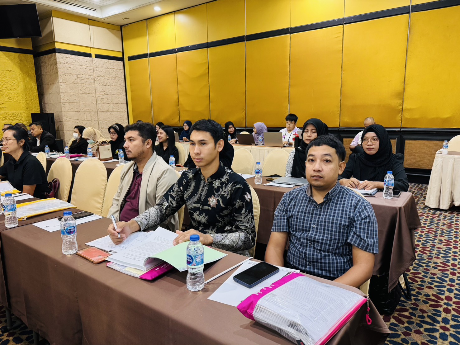 สกร.ปัตตานีร่วมประชุมเชิงปฏิบัติการเพื่อจัดทำบทวิเคราะห์ทบทวนเป้าหมายการพัฒนาจังหวัดปัตตานี 20 ปี (พ.ศ.2566-2585)